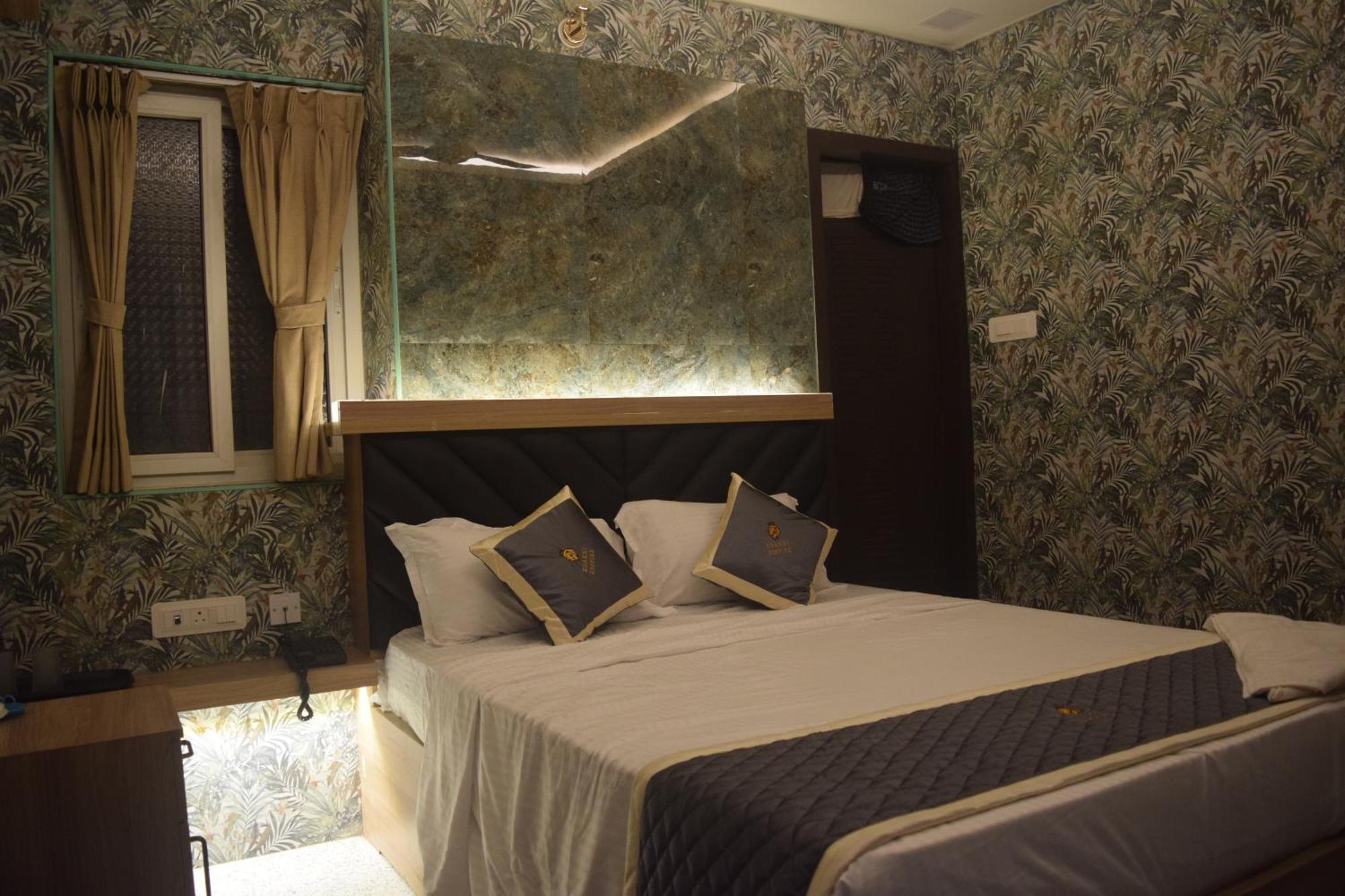 Hotel Esakki Empire